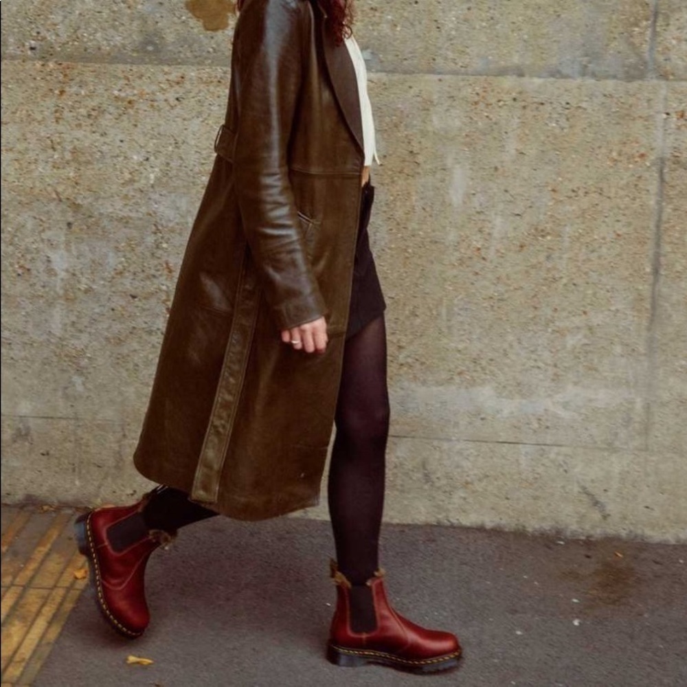 Dr. Martens 2976 Leonore Faux Fur Lined Chelsea Boots - Picture 14 of 14